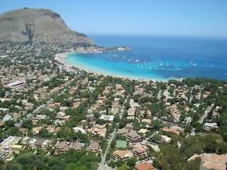 White Bed & Breakfast Palermo 3*,
